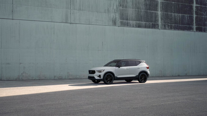 Volvo XC40 2.0 B3P Ultra Black Edition 5dr Auto Petrol Estate - Image 10